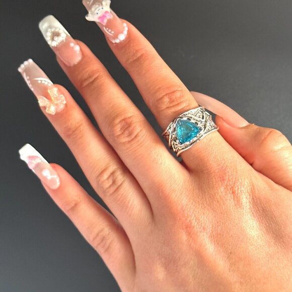 Boho Chunky Ring - y2k Rings - Chunky Rings - Silver Rings - Size 8 - Picture 4 of 4